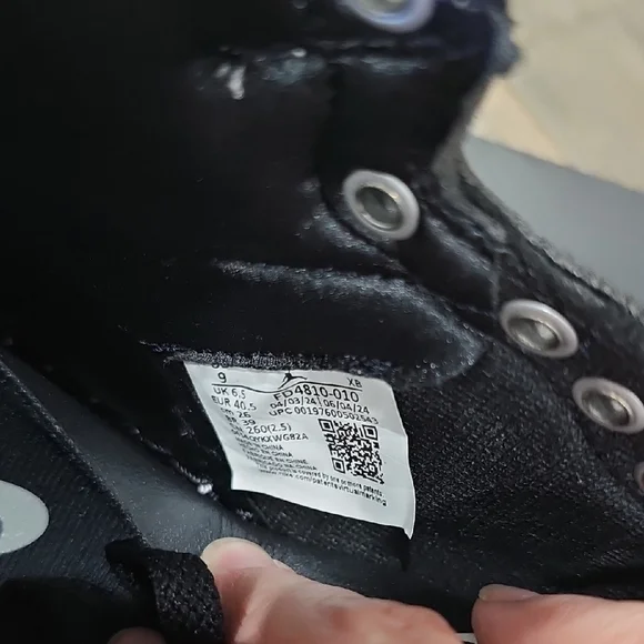 Nike Air Jordan 1 Retro High OG in Black SILVER And White 'Satin Shadow' - Picture 8 of 8